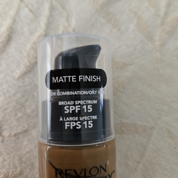 Revlon ColorStay 24HRS 400 Foundation SPF 15 Caramel - Picture 3 of 5